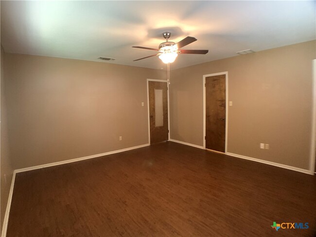 Building Photo - 826 Timber Dr