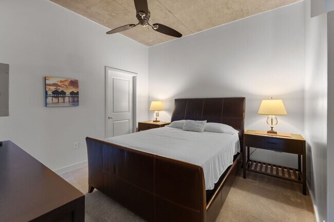 Building Photo - Fully Furnished SoBro Condo At Encore