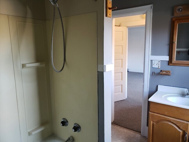 Building Photo - 215-B N Washington St