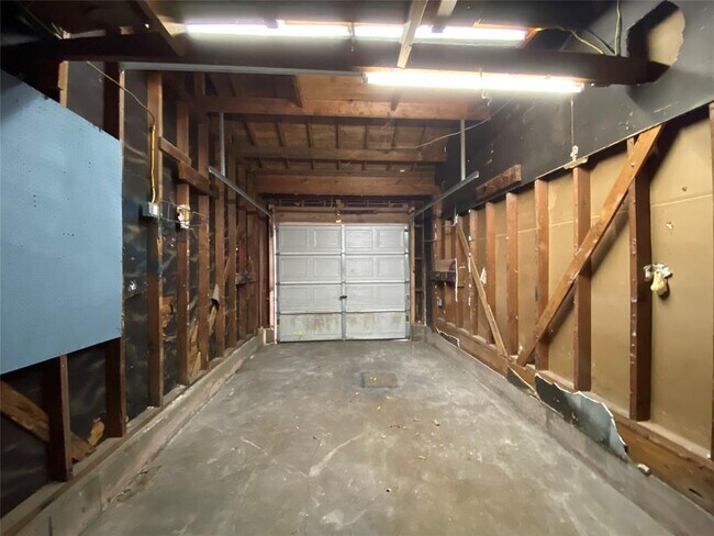 Building Photo - 4812 Roanoke St