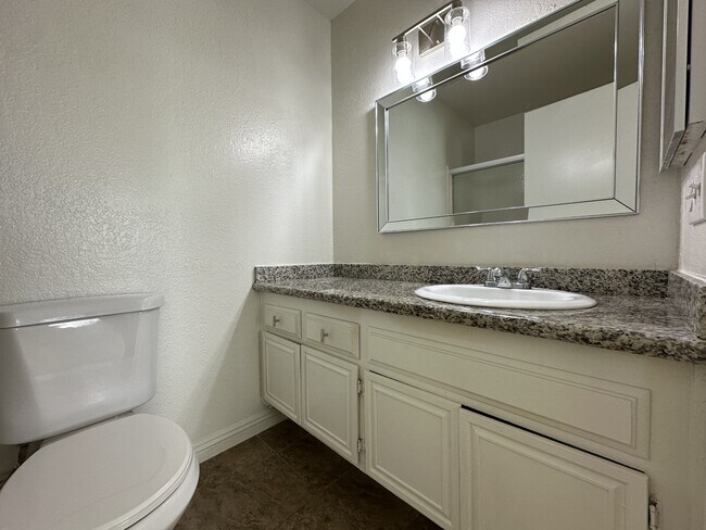 Building Photo - 12635 Franklin Ct