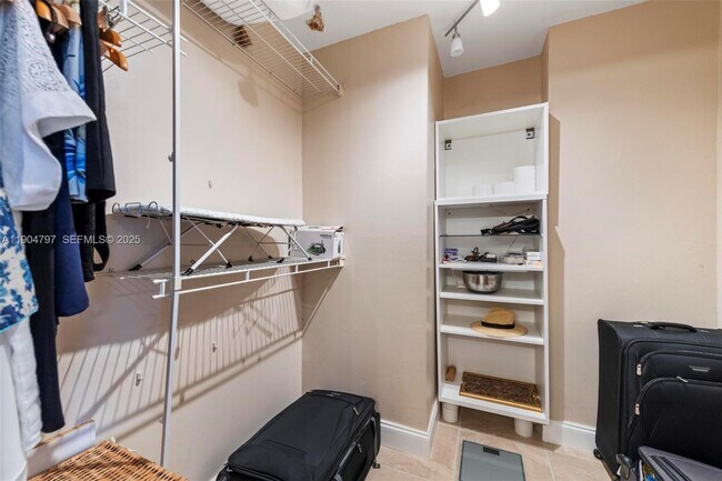 Building Photo - 18061 Biscayne Blvd