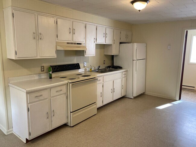 Building Photo - 632 W Orange St