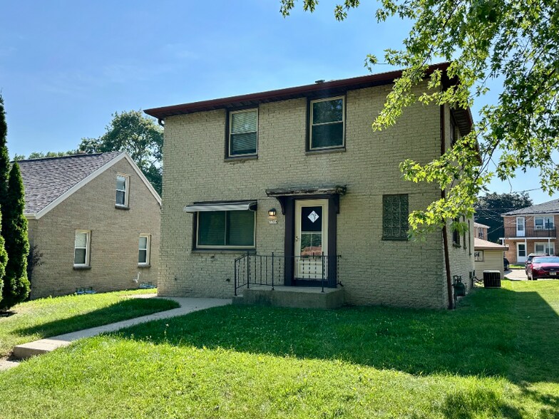 Primary Photo - 3389 S Whitnall Ave
