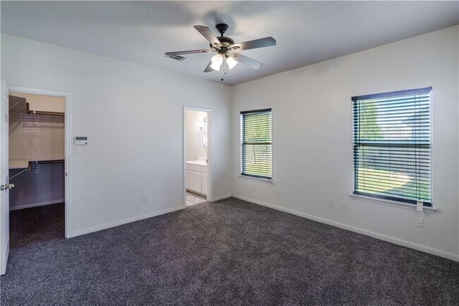 Building Photo - 105 Bluejay Cove