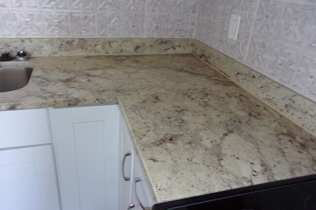 Building Photo - Great home in with great mountain views.