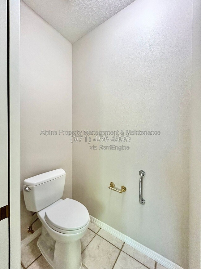Building Photo - 820 NW Pebble Beach Way