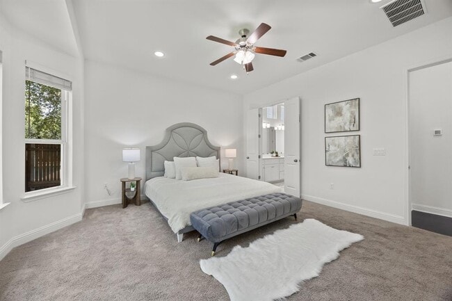 Building Photo - 5305 Mandevilla Dr