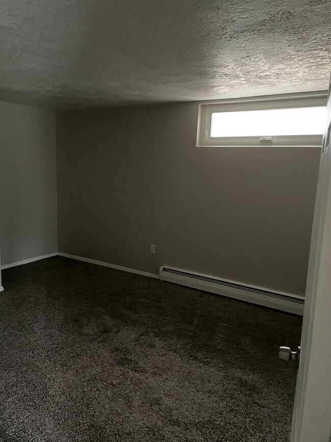 Building Photo - 1 Bedroom Apartments - Great Space at a Gr...