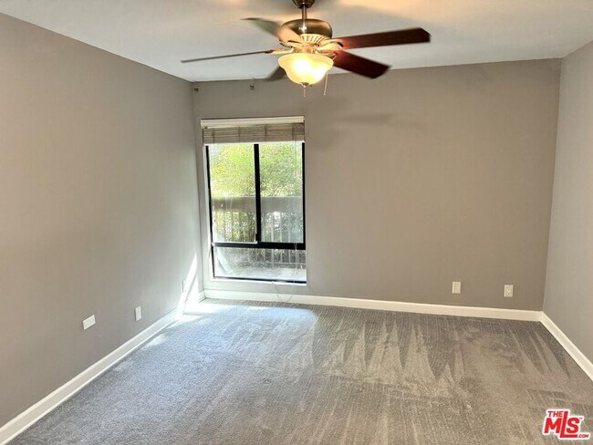 Building Photo - 950 Kings Rd