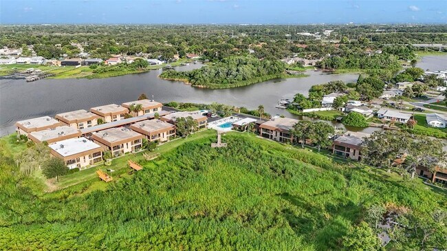 Building Photo - 10192 Seminole Island Dr