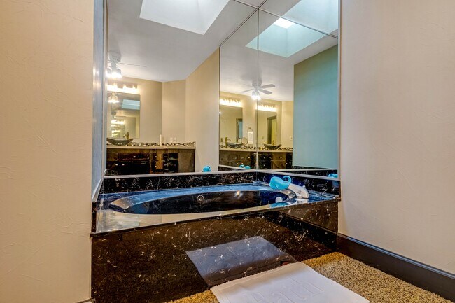 Building Photo - 53 Yacht Club Dr