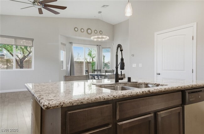 Building Photo - 692 Nathanial Ct