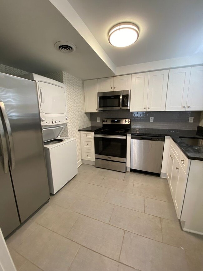 Building Photo - 1068 Nichols Dr