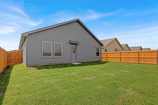 Building Photo - 819 Pawpaw Dr