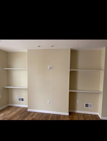 Building Photo - 3949 Clement Way