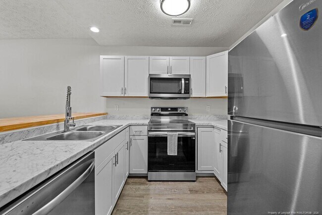 Building Photo - 1865 Tryon Dr