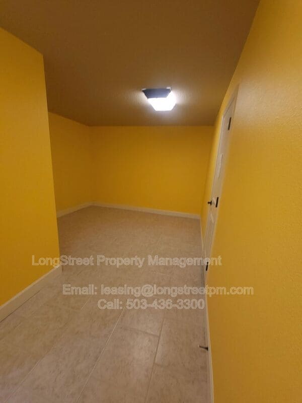 Building Photo - 9739 NW Henry Ct