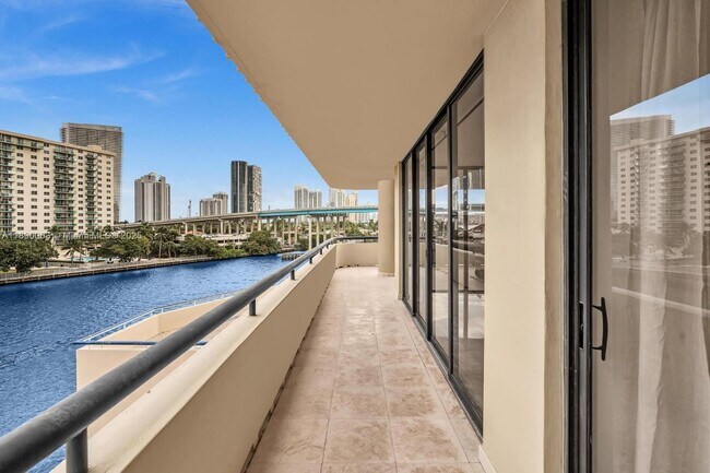 Building Photo - 19355 Turnberry Way