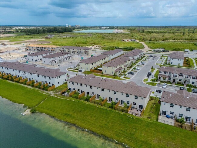 Building Photo - 2796 SE 26th Ave