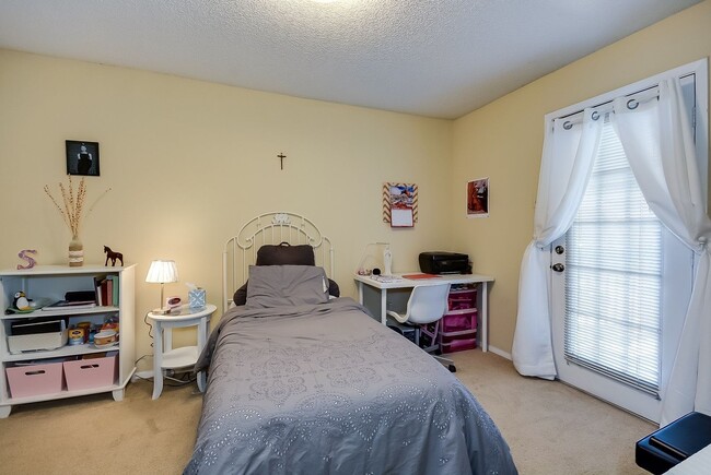 Building Photo - EL308