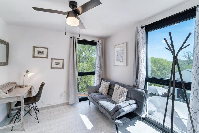 Building Photo - 1409 E M. Franklin Ave