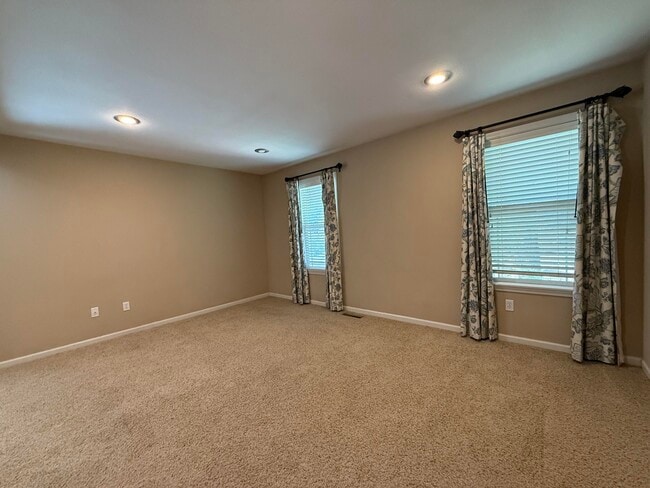 Building Photo - 405 S Village Cir