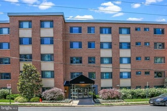 Building Photo - Welcome to this lovely and spacious fully remodeled 1 bedroom, 1 bath condo at The Cavendish
