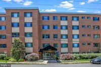 Building Photo - Welcome to this lovely and spacious fully remodeled 1 bedroom, 1 bath condo at The Cavendish