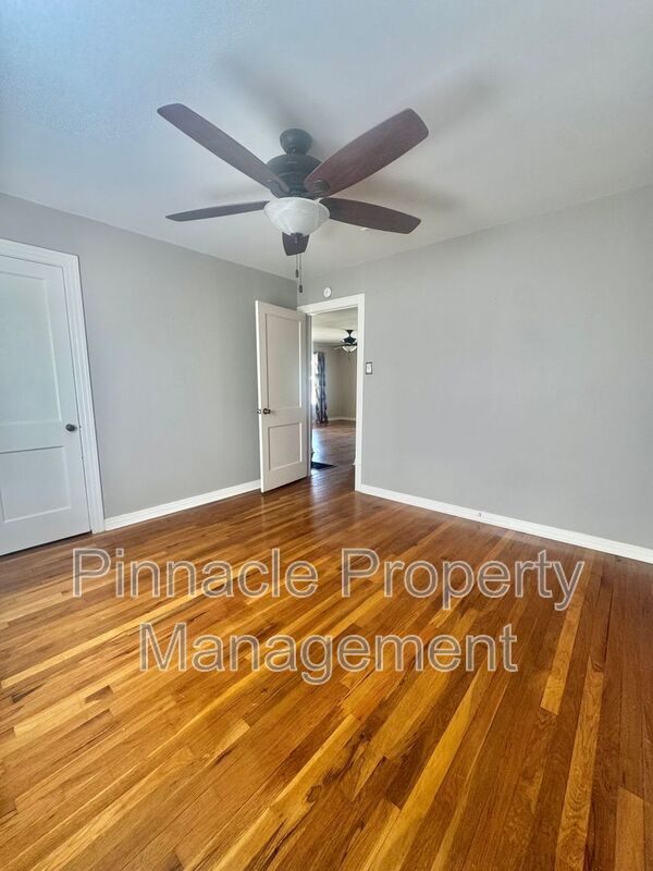 Building Photo - 210 Midget St