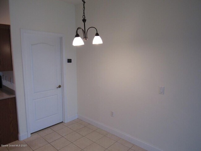 Building Photo - 1741 Bridgeport Cir