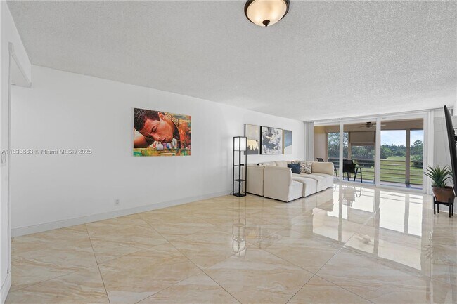 Building Photo - 2671 S Course Dr