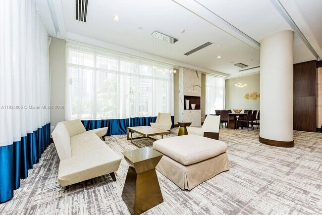 Building Photo - 801 Brickell Key Blvd
