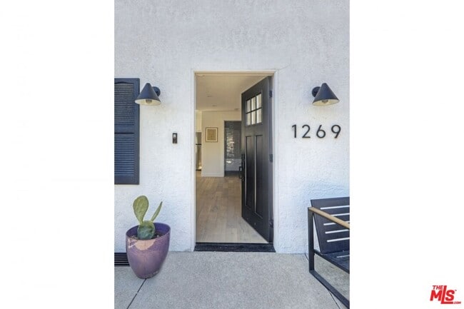 Building Photo - 1269 1/2 S Muirfield Rd