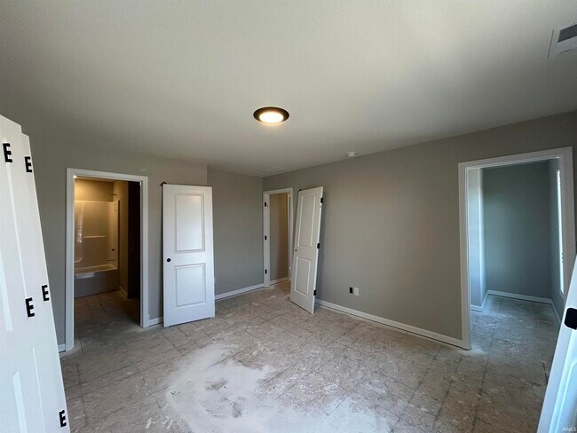 Building Photo - 211 Brescia Dr