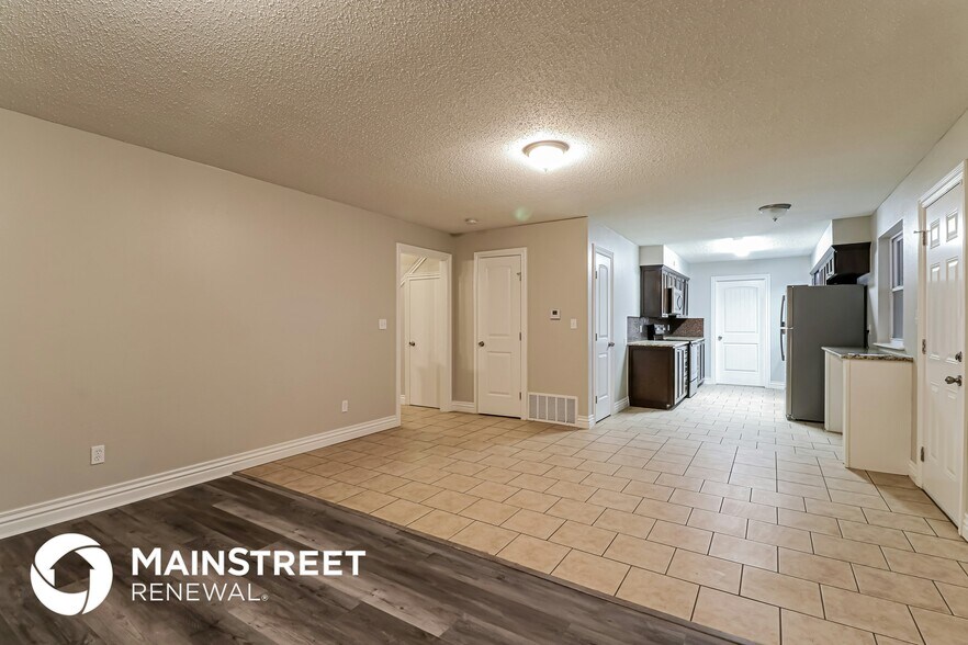 Building Photo - 909 Rolling Meadows Blvd