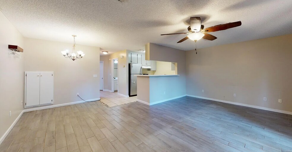 Building Photo - 166 Commons Dr