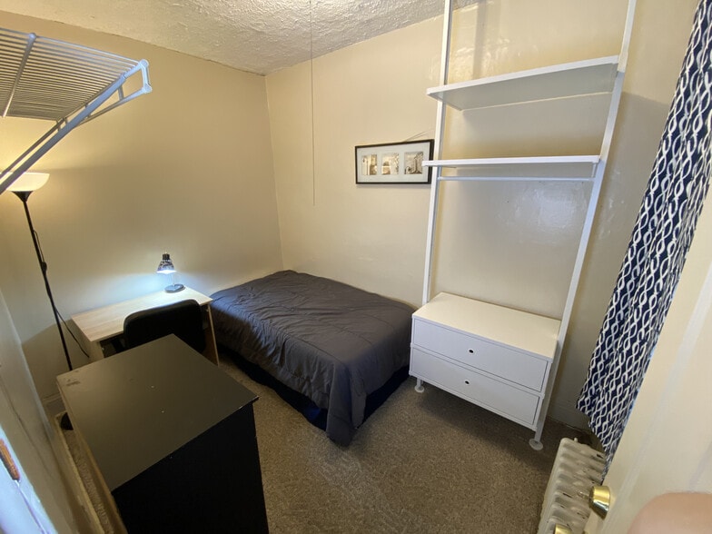 Back Bedroom - FL1 - 917 S Loomis St