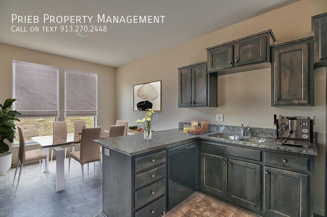 Building Photo - Delaware Ridge Duplex - Available April 14th