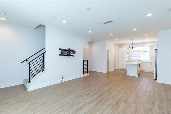 Building Photo - 10736 Bloomfield St