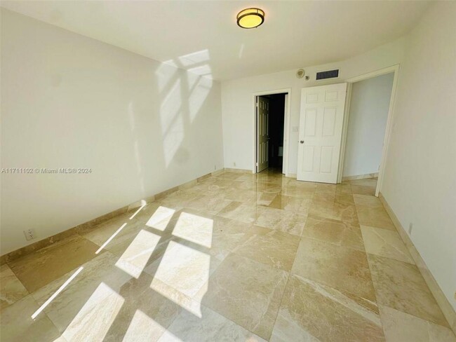 Building Photo - 2 bedroom in Aventura FL 33180