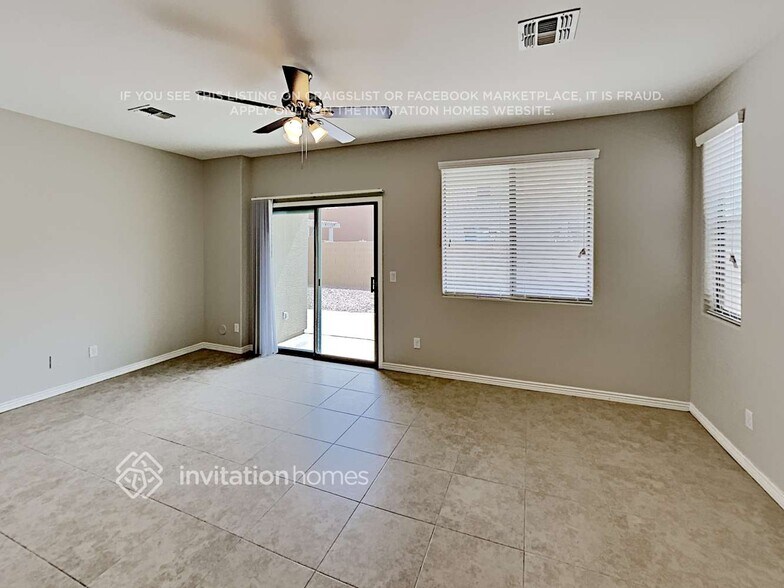 Building Photo - 3761 E Flamingo Way