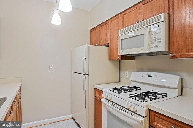 Building Photo - 2204 Westcourt Ln