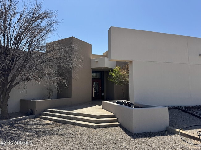 Building Photo - 6490 Vista Valley Trail
