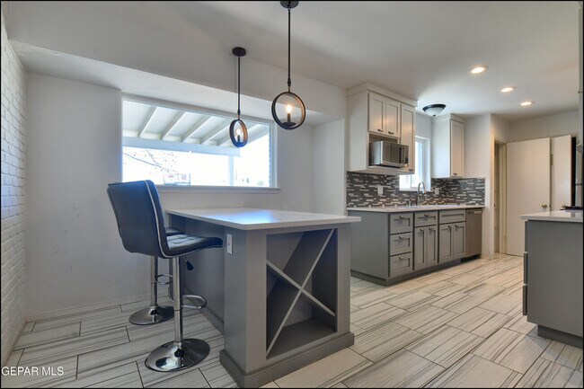 Building Photo - 6209 Heath Way