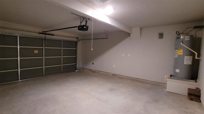 Building Photo - 526 Dalloway St