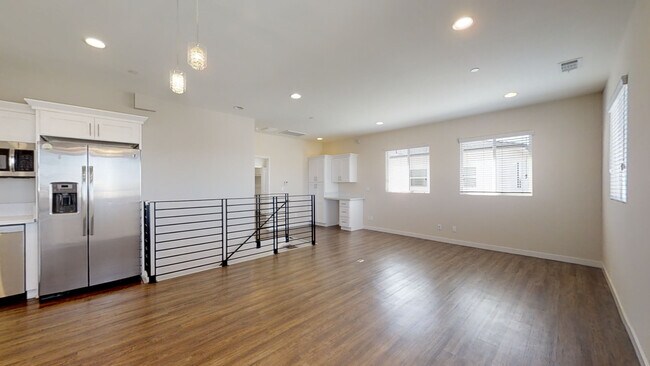 Building Photo - 1203 W Gardena Blvd