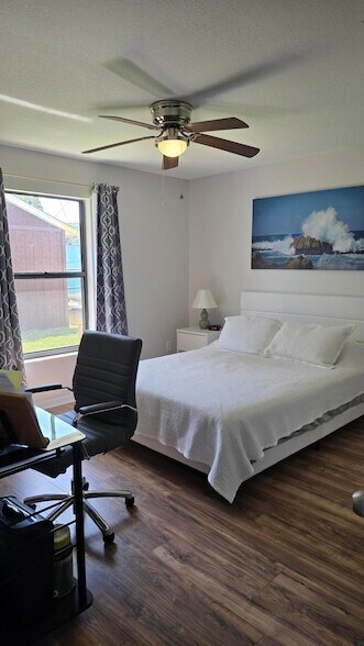 Building Photo - 670 Nobles St