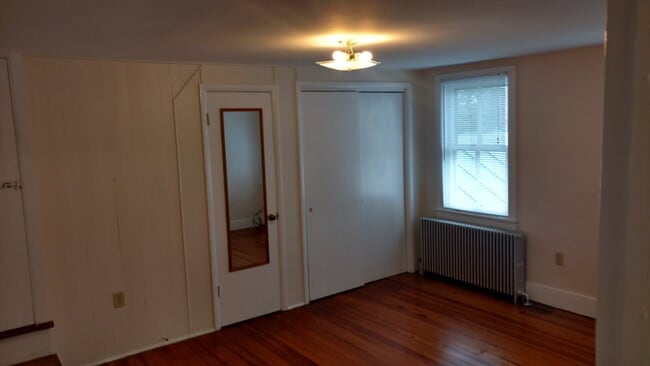 Building Photo - "Charming 4-Bed Gaithersburg Haven: Spacious 3,330 Sq. Ft. Home with Granite Countertops & Gleami...