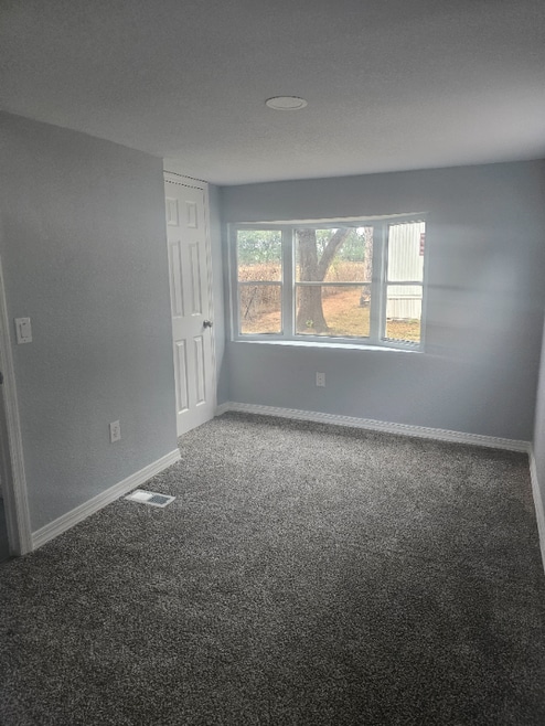 Building Photo - 901 NE 95th St